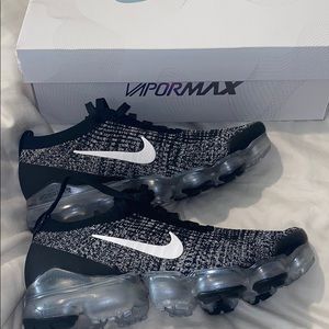 NWT Women’s Air Vapormax Flyknit 3